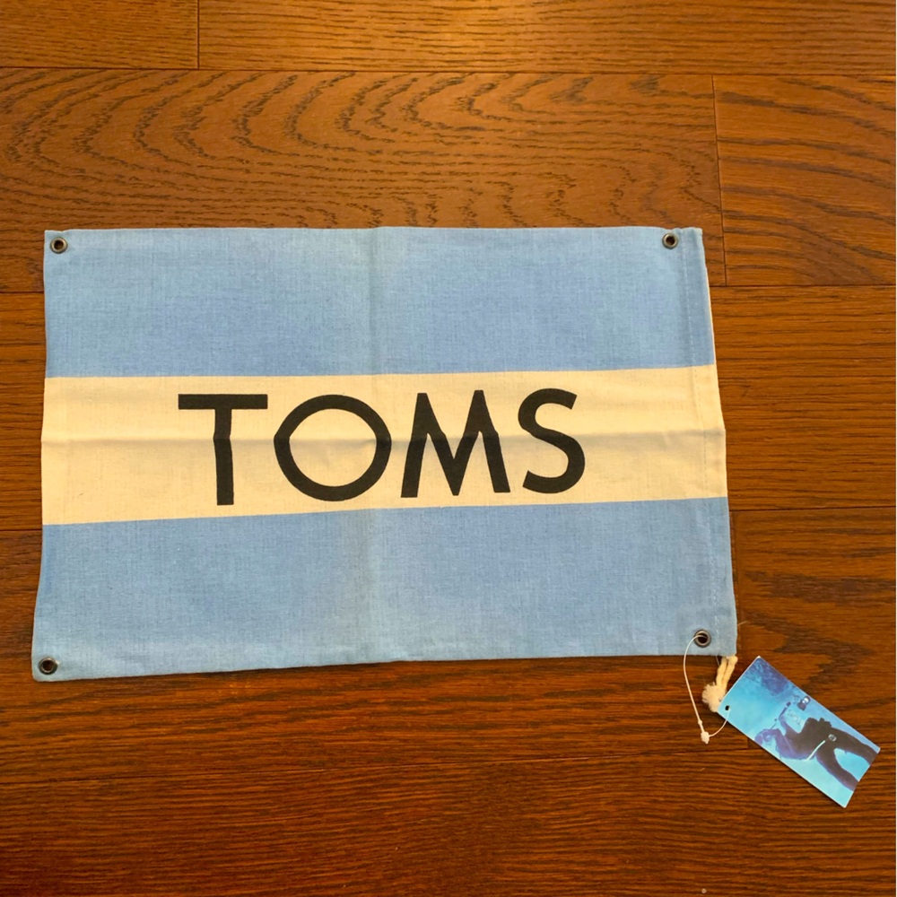 Tom’s shoe bag